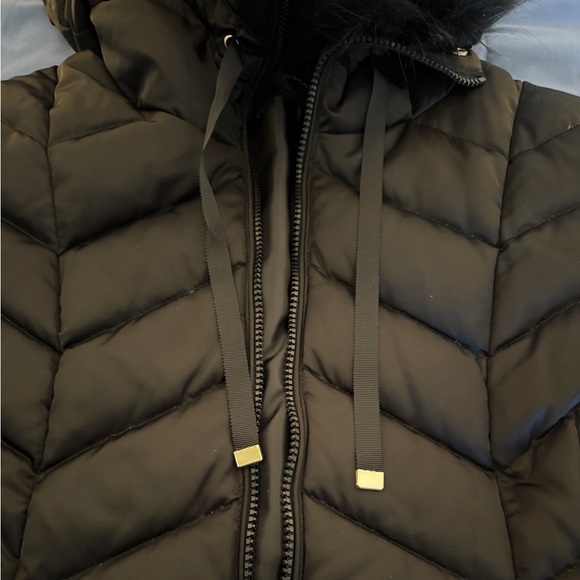 Tahari Black Down Puffer Coat with Removable Faux Fur Hood | Size M | Like New - Picture 5 of 16